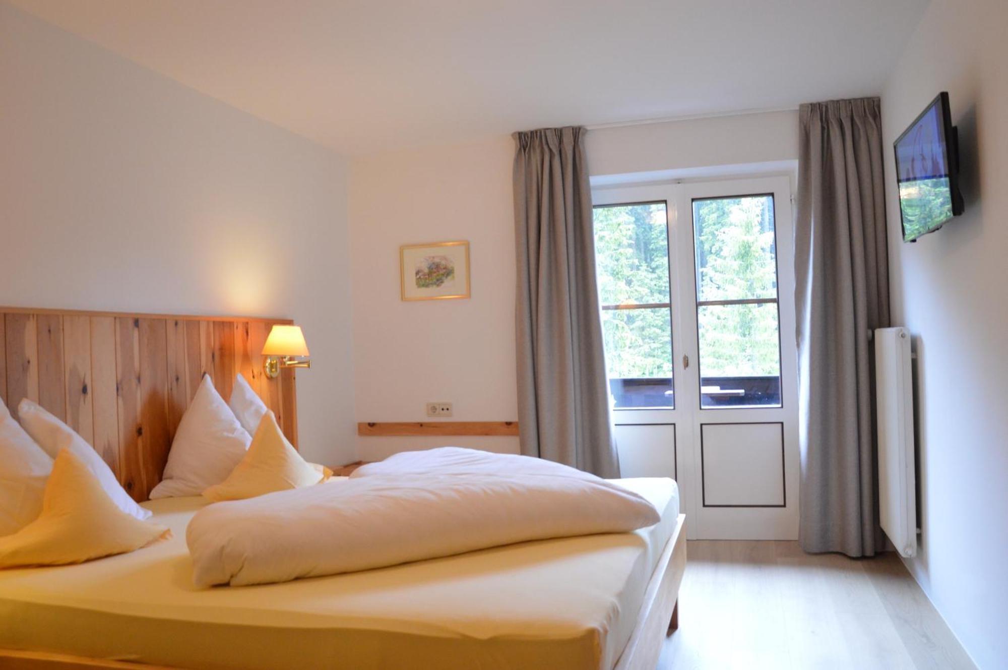 Lake & River Hotel Carezza al Lago Ngoại thất bức ảnh